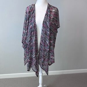 Shoe Gray and‎ Pink Patterned Kimono
